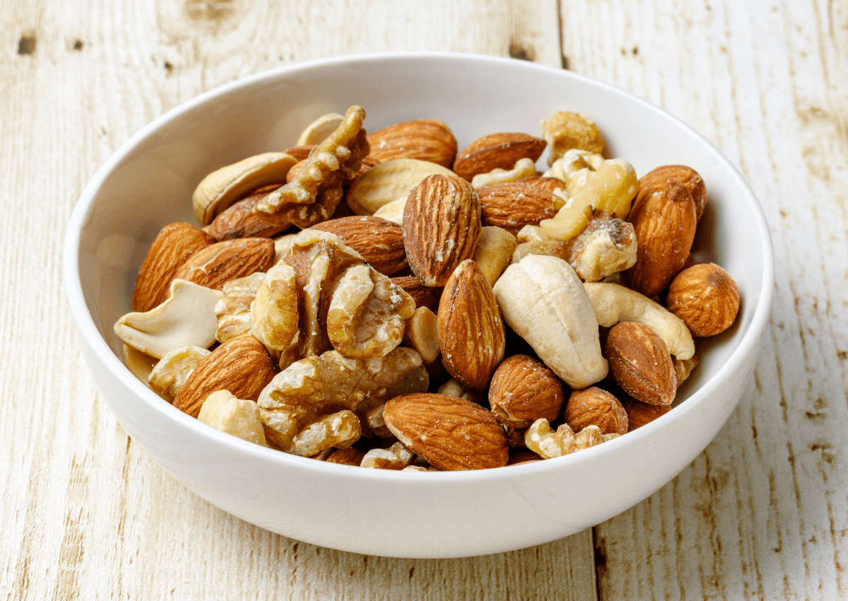 dietitian approved smart snack of mixed nuts